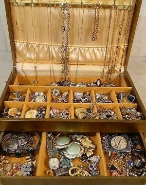 בלאק פריידי ישראל - מבצעים לכל השנה שעונים ותכשיטים Nice Jewelry Lot ALL GOOD Wear Resell Vintage Now 5 Pc Earring Brooch Necklace 